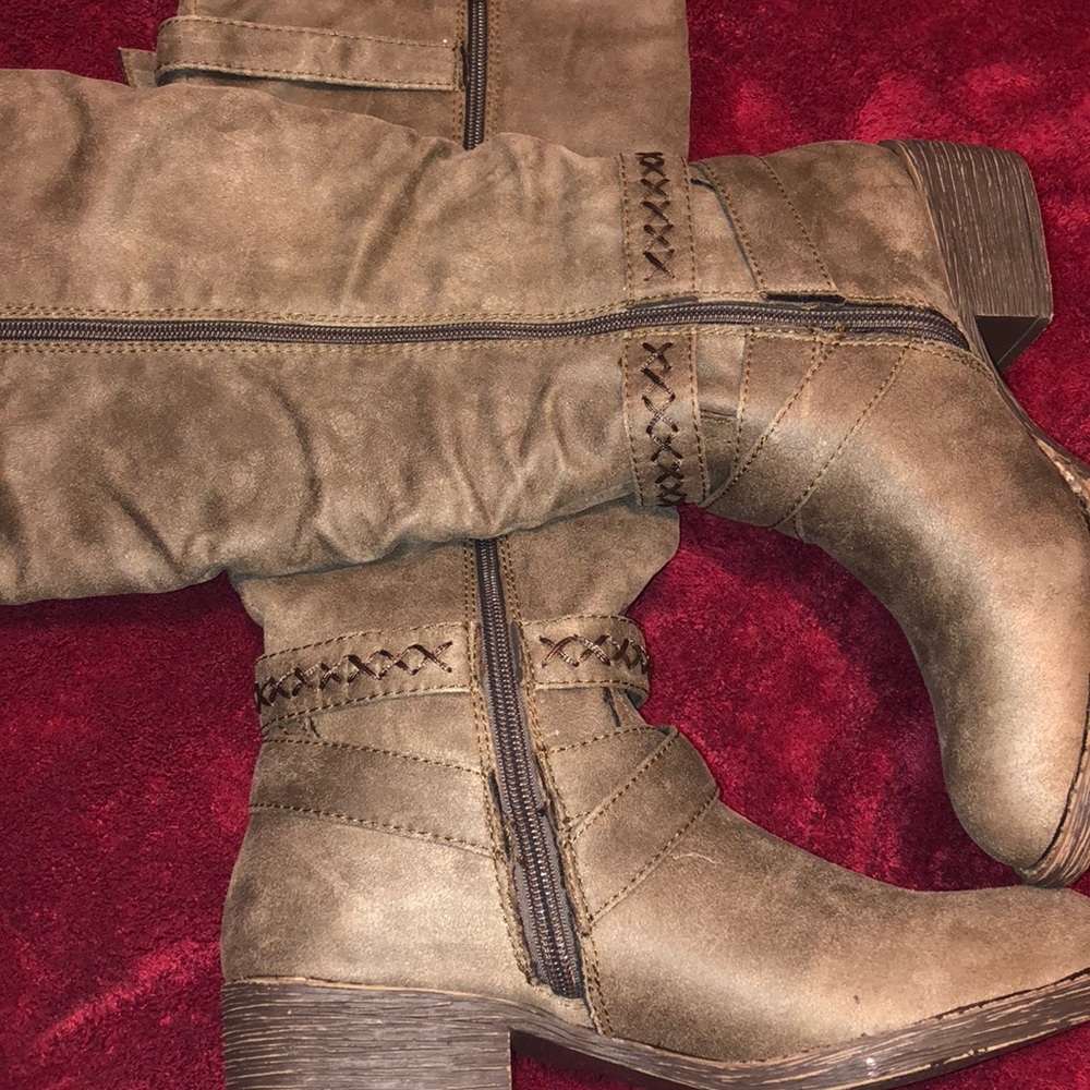 boots - Picture 2 of 2